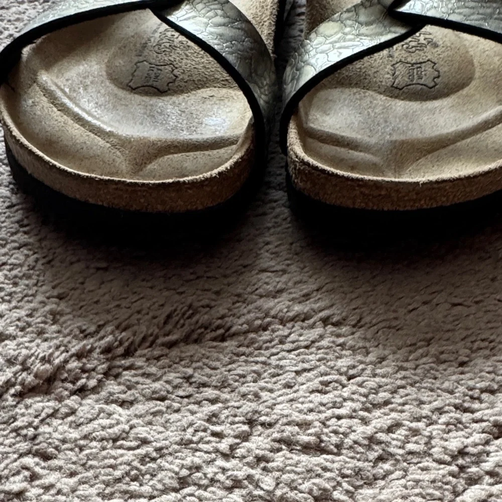 Birkenstock Birkis Metallic Bronze Crossover Straps. Snakeskin look. Size 38